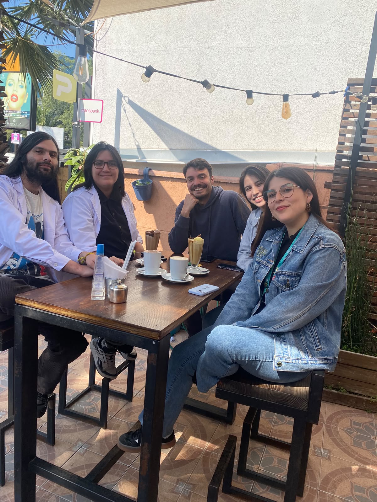 Café con amigos